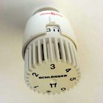Tampondruck auf Thermostat-Drehknöpfe