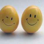Ostereier als Smiley bedruckt im Tampondruckverfahren.