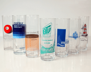 Bunt bedruckte Kölsch-Gläser